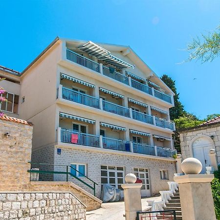 Apartments By The Sea Brist, Makarska - 15714 포도카 외부 사진