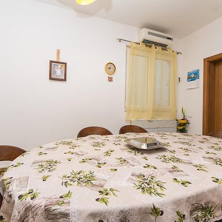 Apartments By The Sea Brist, Makarska - 15714 포도카 객실 사진