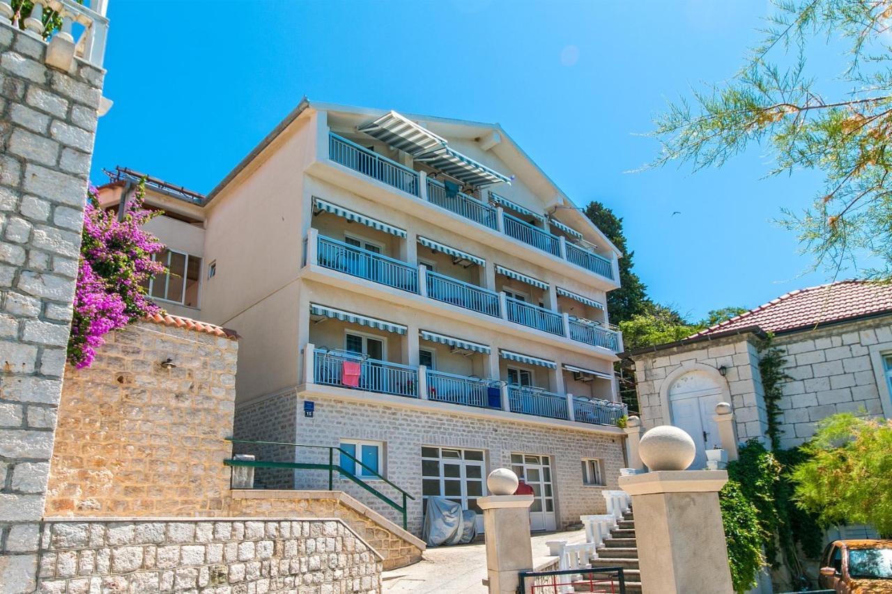 Apartments By The Sea Brist, Makarska - 15714 포도카 외부 사진