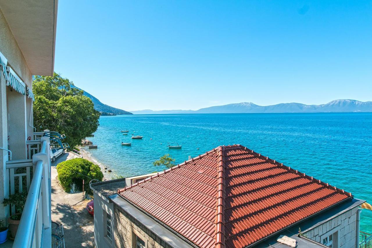 Apartments By The Sea Brist, Makarska - 15714 포도카 외부 사진